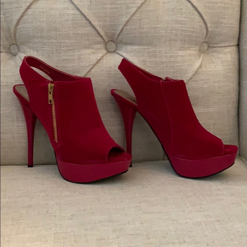 Pink heel with gold zipper
